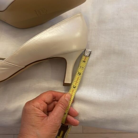 PETER KAISER PEARLY BONE COLORED PUMPS. NEW - Picture 6 of 9